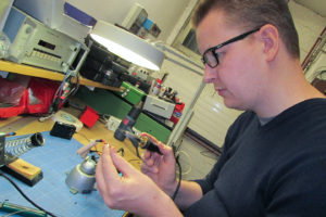 Soldering connectors for the dummy batteries